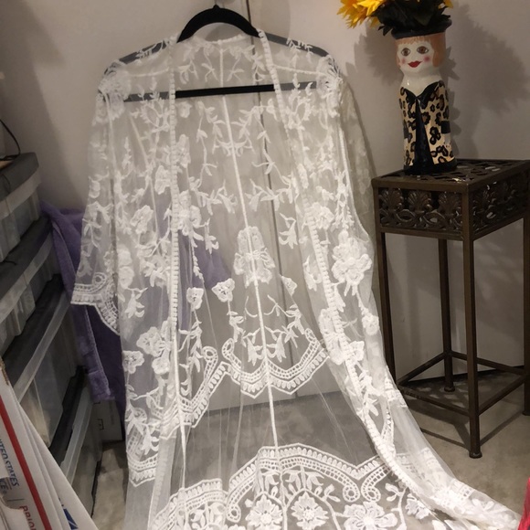 Gorgeous embroidered see-through kimono. no tag -previously owned by Xl  woman. - Picture 4 of 8